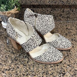 TOMS Women's Spotted Black and Cream Heels